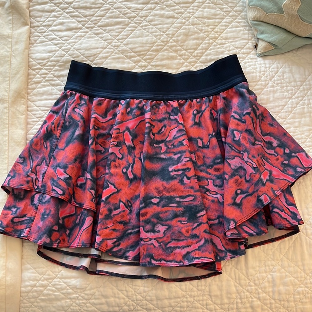 Like NEW! Lululemon court rival high rise skirt in pink and navy pattern!